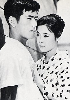 Hiroshi Kawaguchi et Ayako Wayako dans 